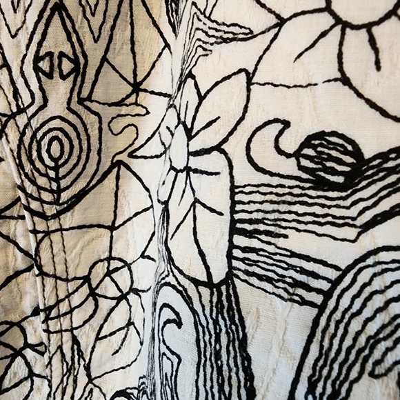 Chico's  Black & White Floral Embroidered Abstract Cotton Jacket...size 2 - Picture 3 of 9